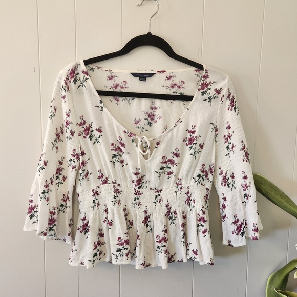 American Eagle White Smocked Floral Cottagecore White Top Bell 3/4 Sleeves Boho - Picture 2 of 8